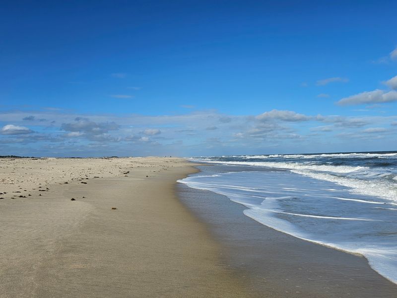 A Wide, Uncrowded Shoreline
