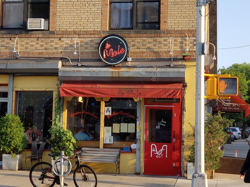 A Woodside Corner Named After a Sauce