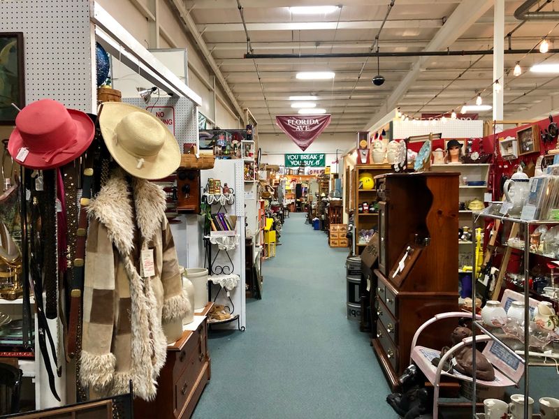Aisles Named Like City Streets Aisles Named Like City Streets