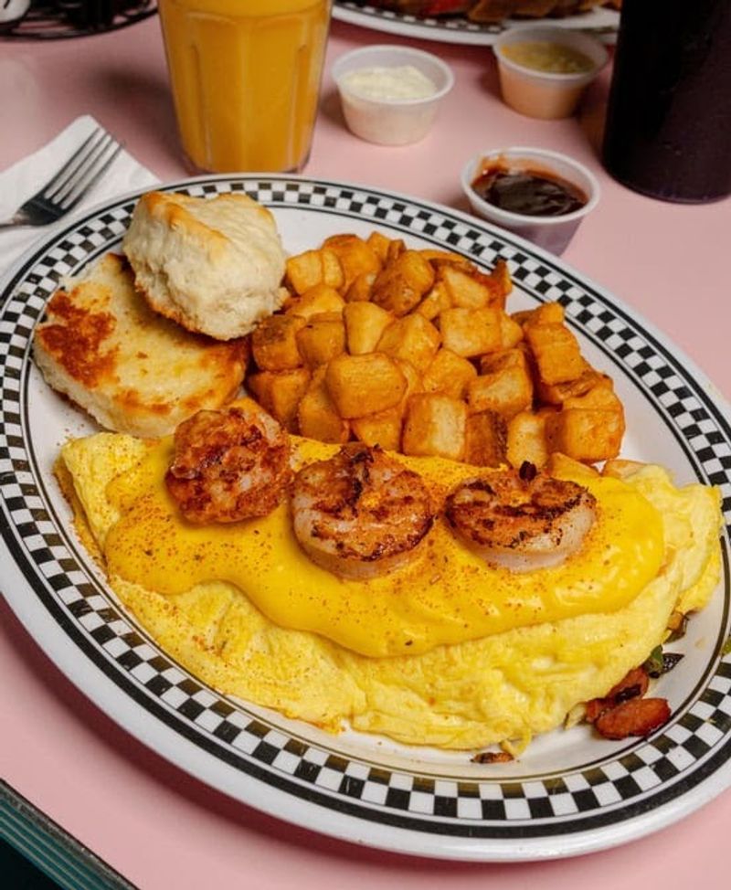 All-Day Breakfast That Draws Early Crowds