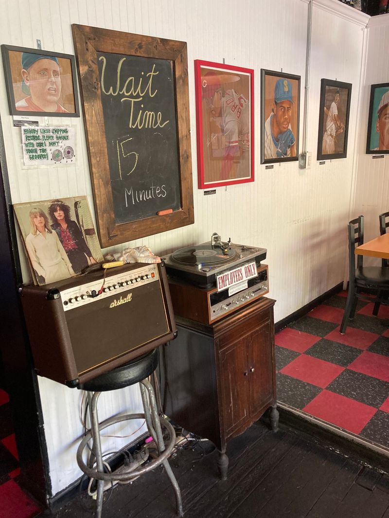 An Easygoing Crowd And A Record Player Vibe An Easygoing Crowd And A Record Player Vibe