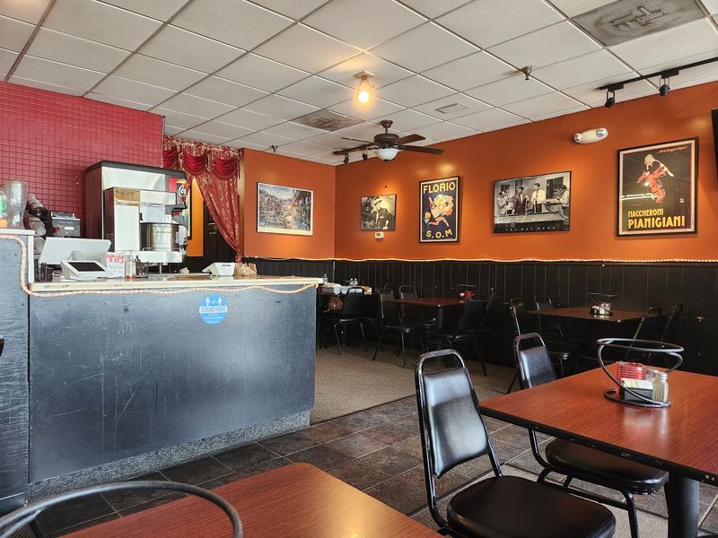 An Unfussy, Laid-Back Atmosphere An Unfussy, Laid-Back Atmosphere