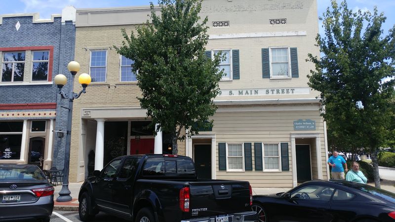 Antique Stores and Shops Worth Browsing