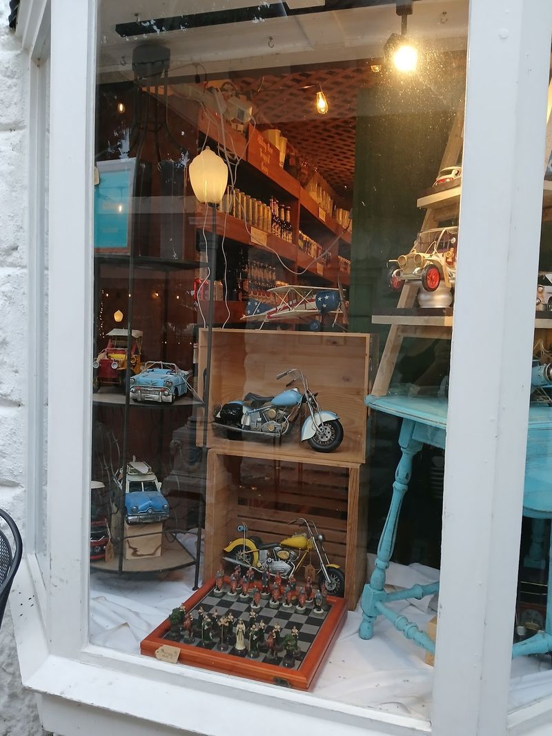 Antiques, Collectibles, and Handmade Finds