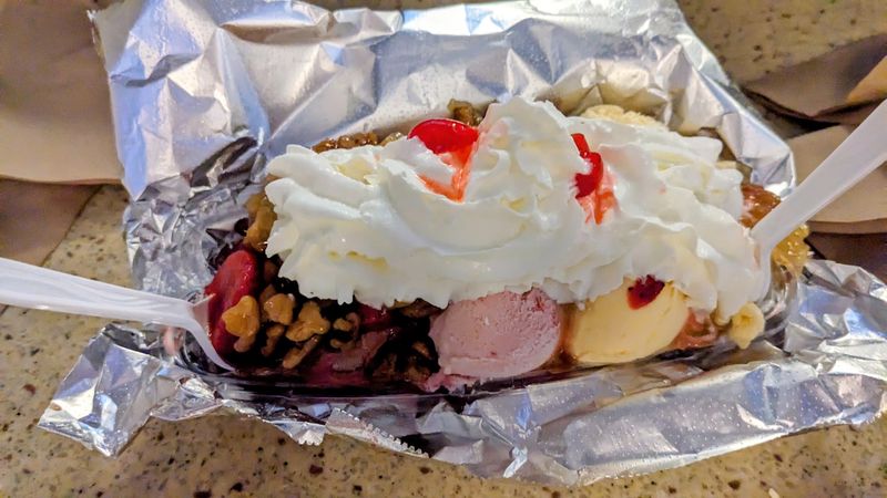 Banana Splits Built Like Monuments