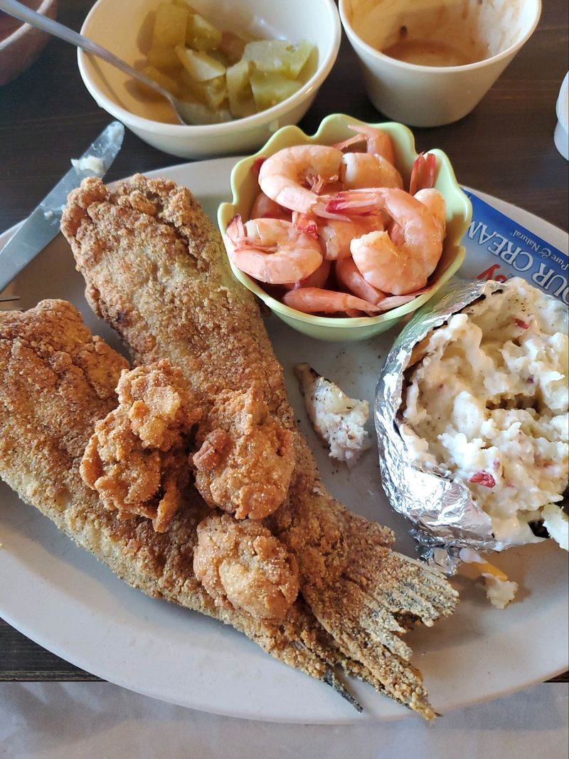 Bass Haven Restaurant, Taylor, AR