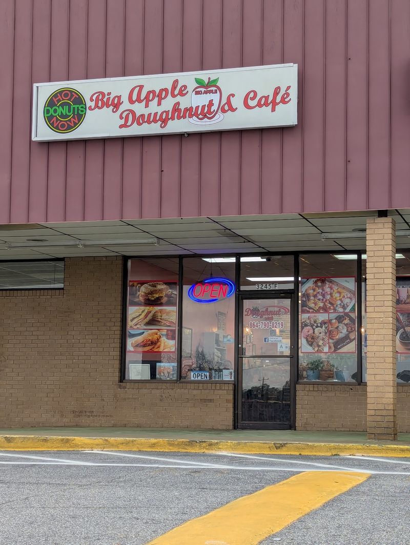 Big Apple Donuts and Cafe, Taylors, SC