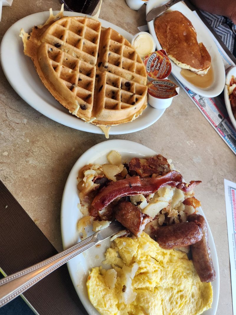 Big Breakfasts Served All Day