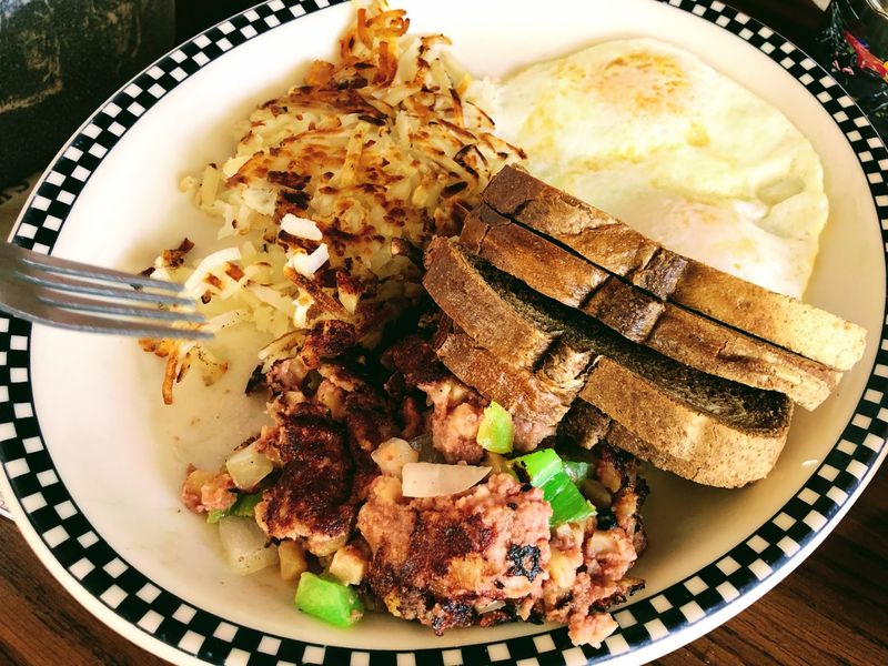 Big Plates For Hungry Travelers
