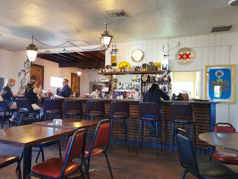 Big Portions, Attentive Service, And A Full Bar