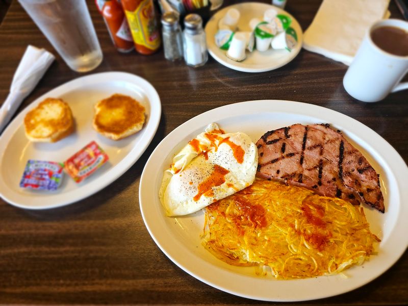 Breakfast Plates Locals Rave About