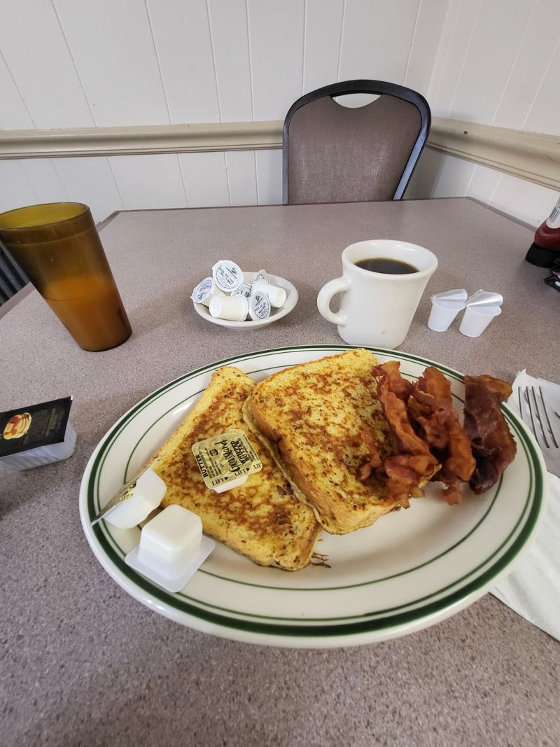 Breakfast Regulars and First-Name Servers