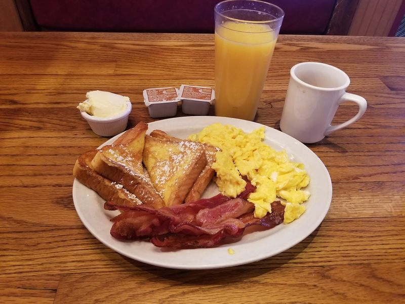 Breakfast Served With The Coffee Flowing Breakfast Served With The Coffee Flowing