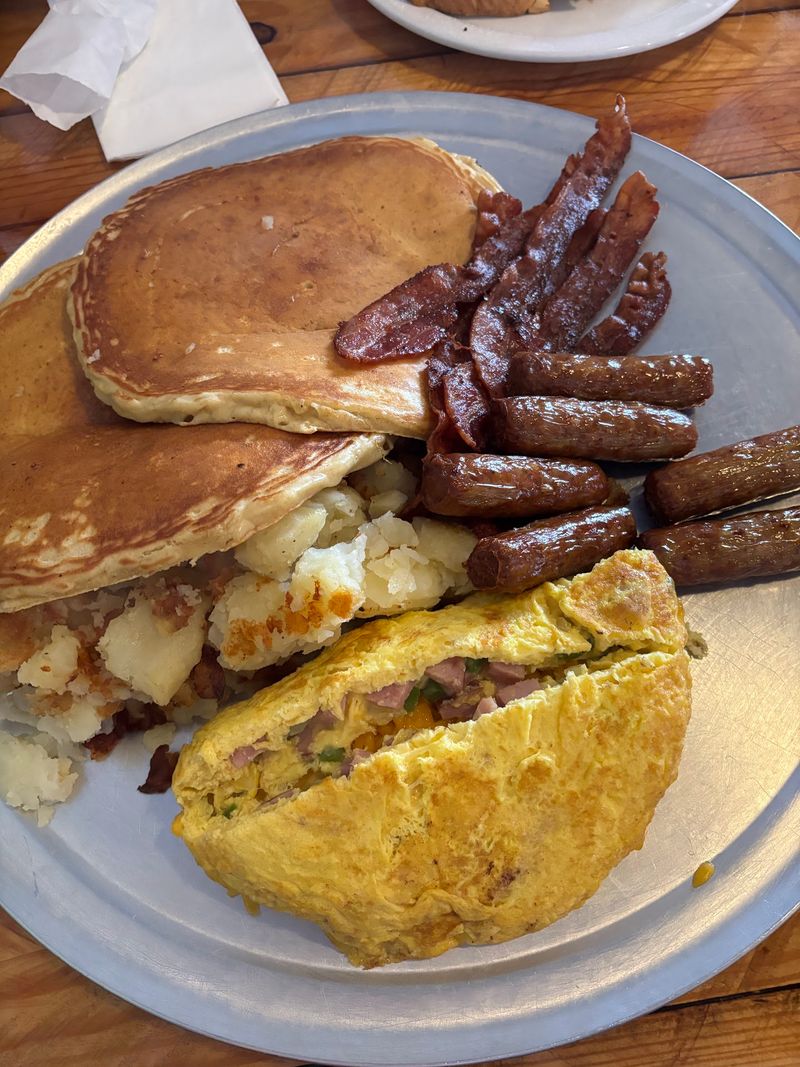 Breakfast That Fills the Plate
