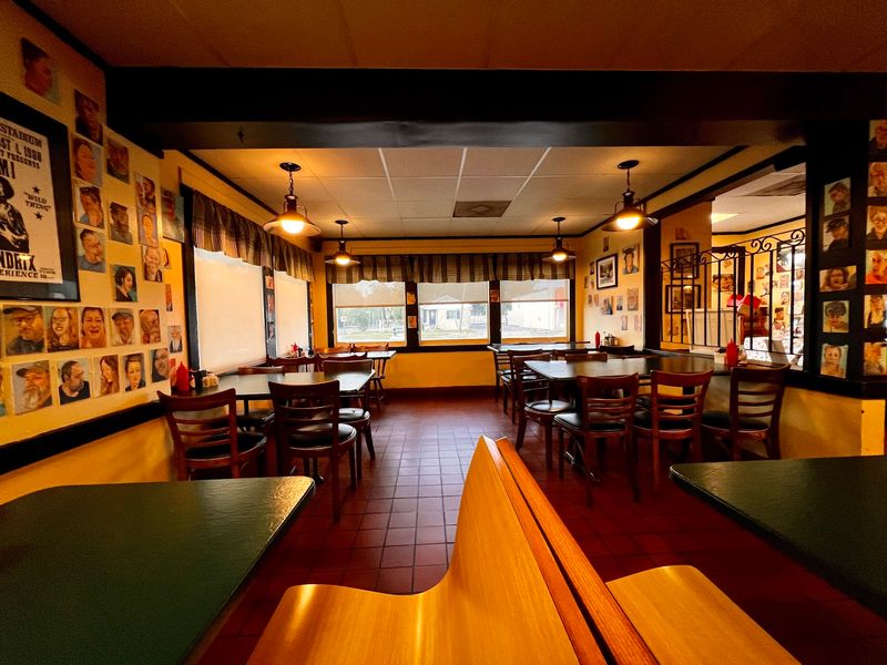 CJ'S Kitchen & Grille, Pensacola, FL
