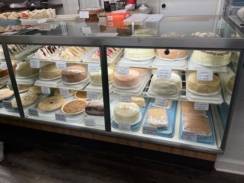 Cakes That Range From Hummingbird to Ugly Cakes That Range From Hummingbird to Ugly