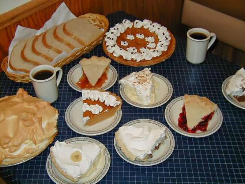 Carriage Crossing Restaurant and Bakery, Yoder, KS