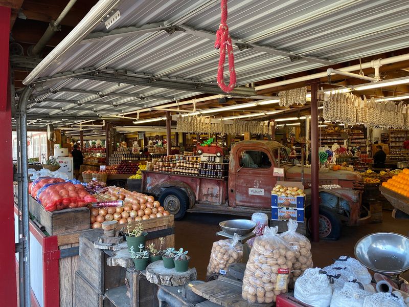 Casa de Fruta, Hollister, California