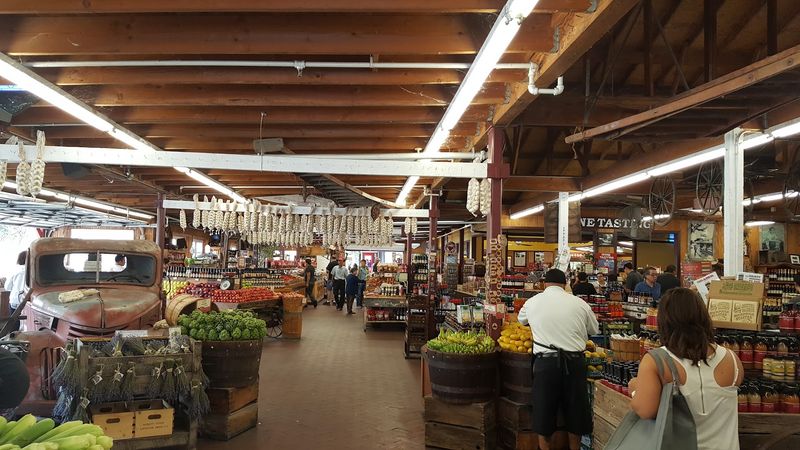 Casa de Fruta, Hollister Casa de Fruta, Hollister
