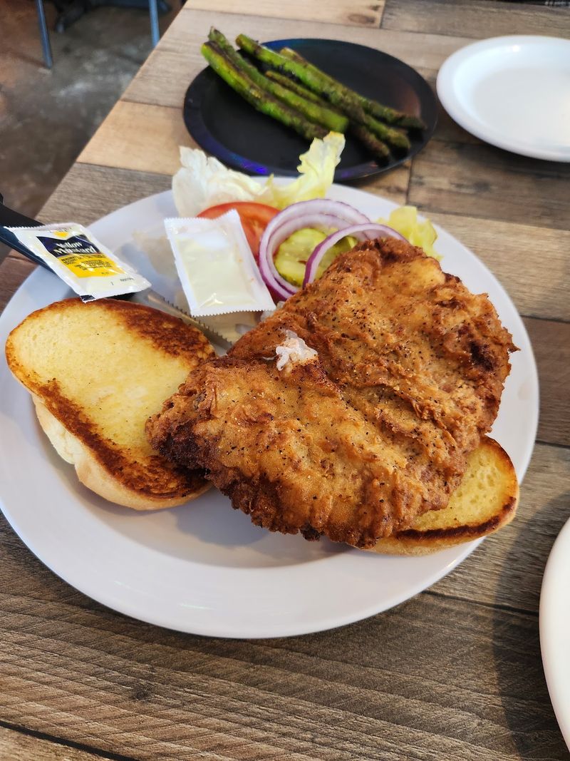 Catfish Charlie’s Restaurant & Lounge, Wellington, MO
