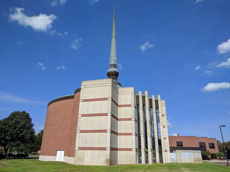 Churches That Broke the Mold Churches That Broke the Mold