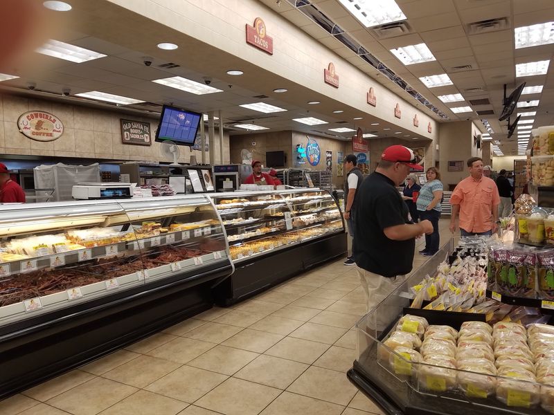 Clean Aisles and a Team That Keeps Up Clean Aisles and a Team That Keeps Up