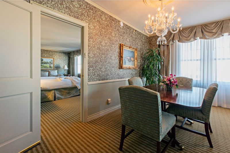 Club Rooms and Suites for a Grander Stay
