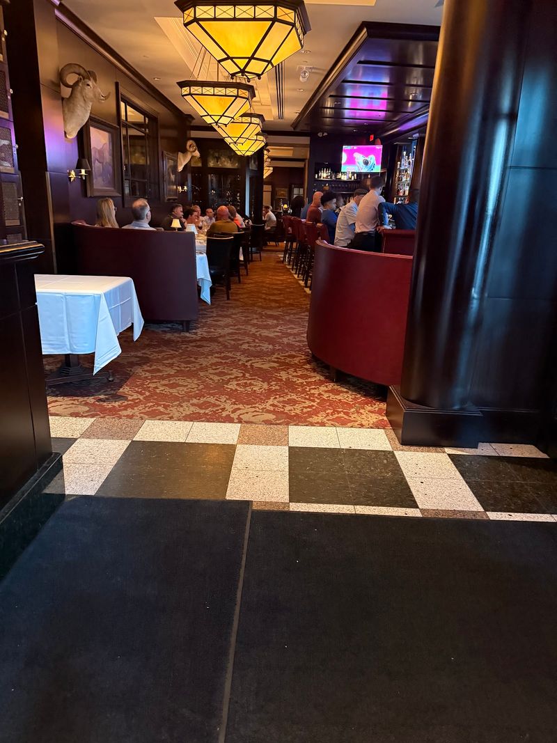 Clubby Rooms and Old-Money Style