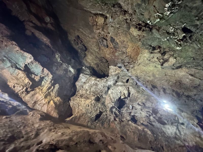 Cold Air and Damp Stone Underground Cold Air and Damp Stone Underground