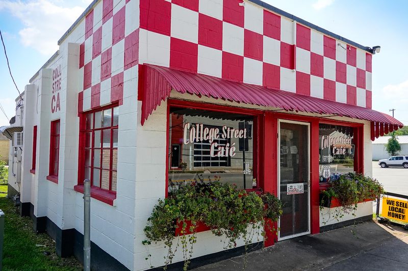 College Street Café, Springfield, MO