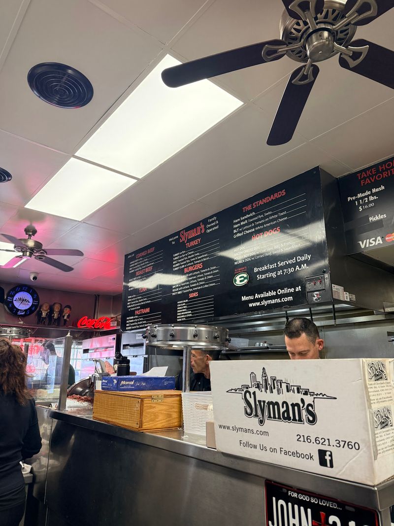 Counter Crew With a Hometown Welcome