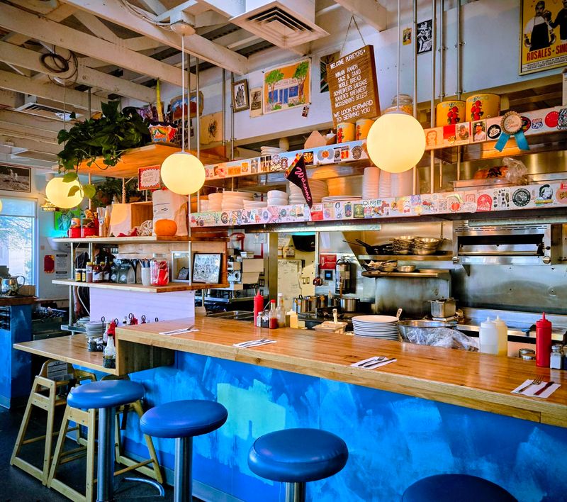 Counter Seats With a Front-Row Show