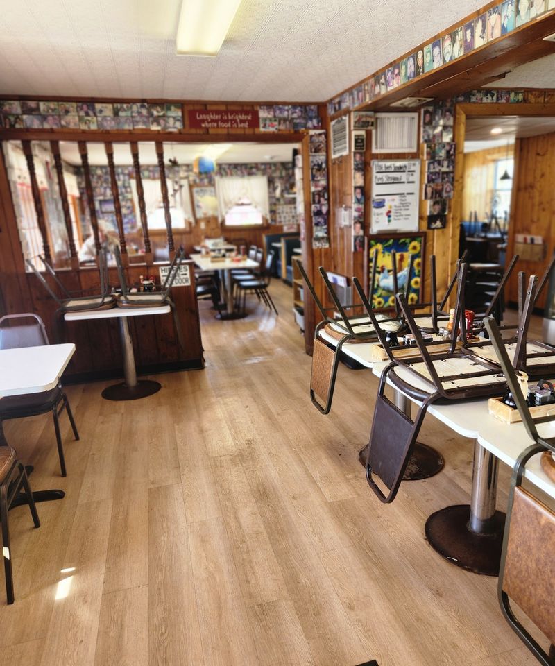 Counter Seats and a Well-Oiled Crew Counter Seats and a Well-Oiled Crew