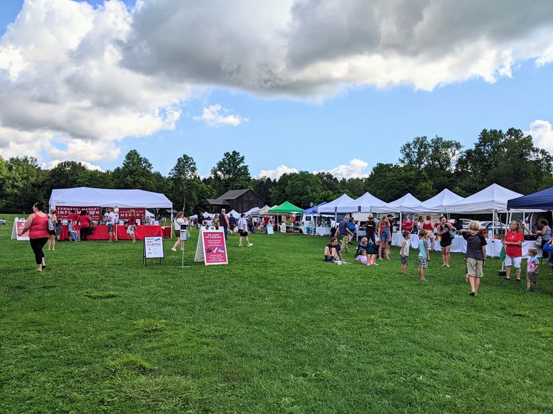 Countryside Farmers Market at Howe Meadow, Peninsula