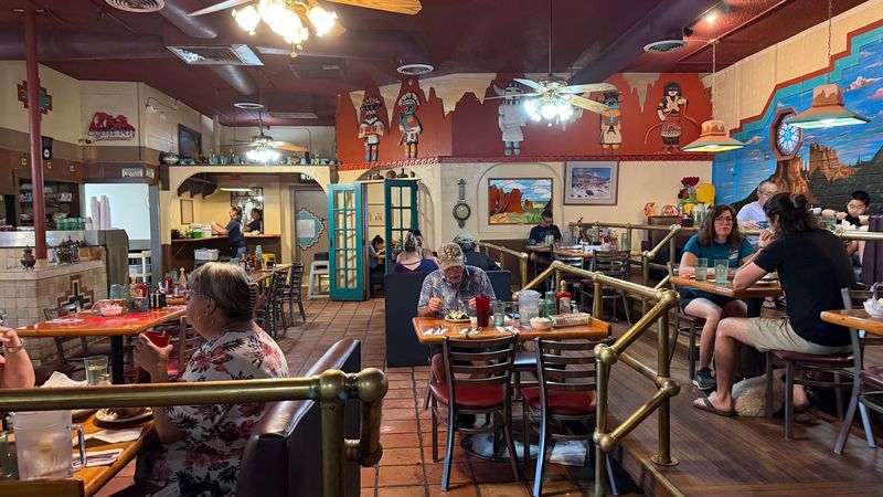 Cozy Decor Rooted In Native Culture