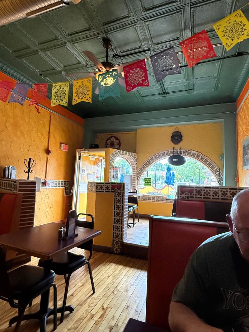 Cozy Tables and a Gracious Welcome