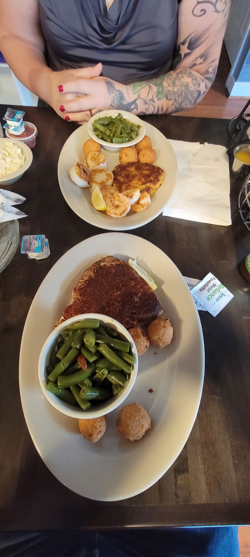 Crab Cakes and Hushpuppies Steal the Spotlight