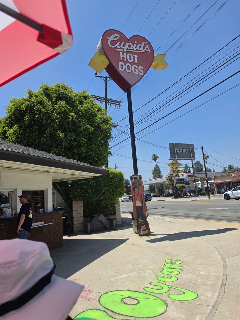Cupid's Hot Dogs, Winnetka, CA Cupid's Hot Dogs, Winnetka, CA