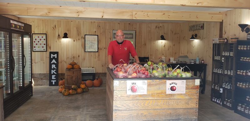 Dickie Brothers Orchard - 151 Farm Market in Afton, Afton, VA