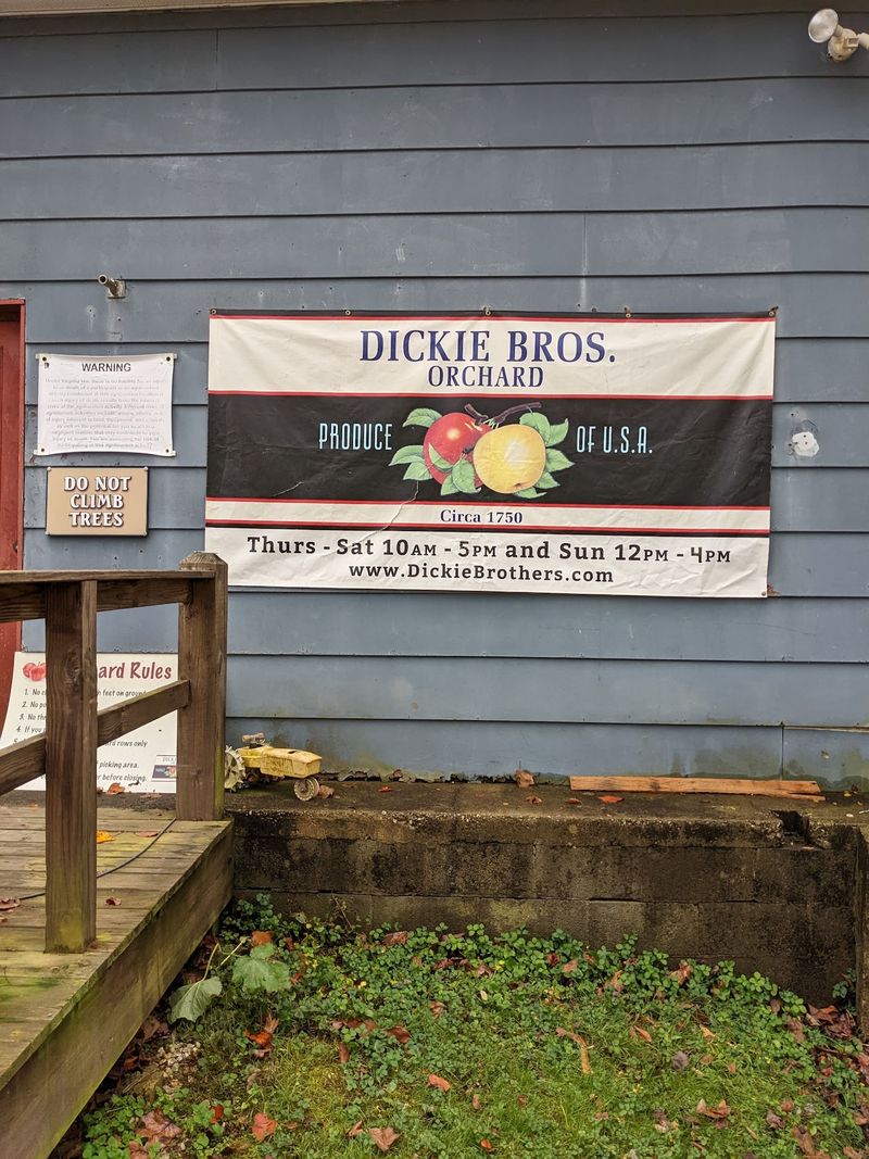 Dickie Brothers Orchard, Roseland, VA