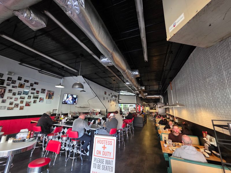 Dinner Hours and Trivia Nights Dinner Hours and Trivia Nights