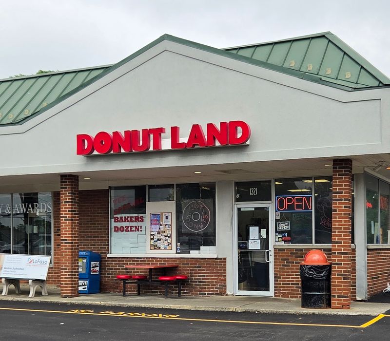 Donut Land, Brunswick, OH