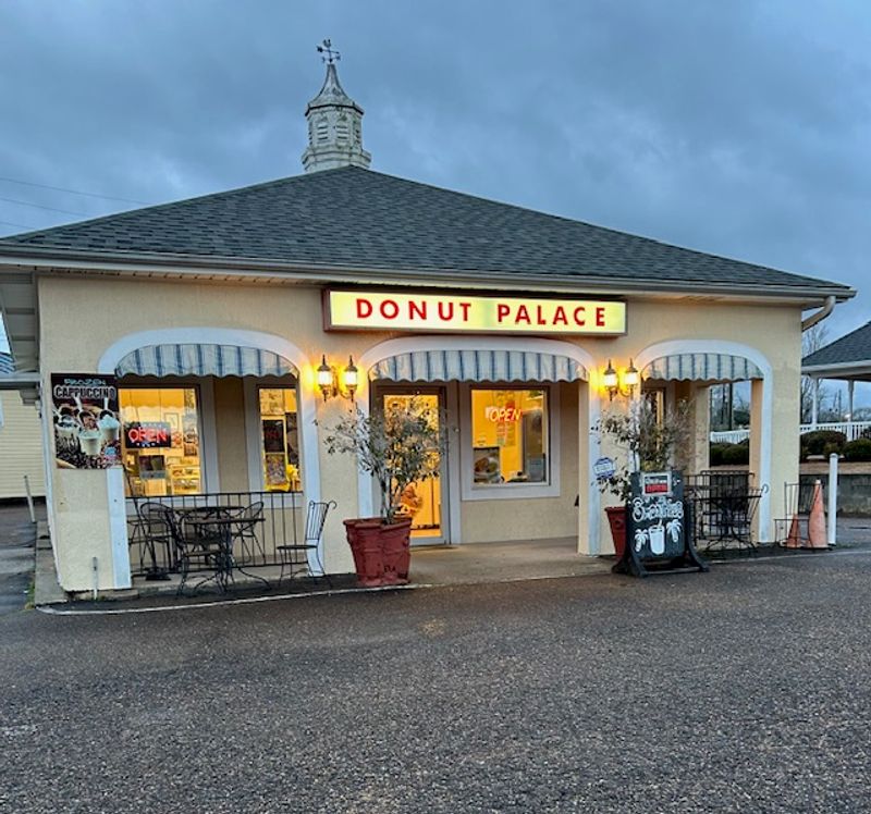 Donut Palace, Laurel, MS Donut Palace, Laurel, MS