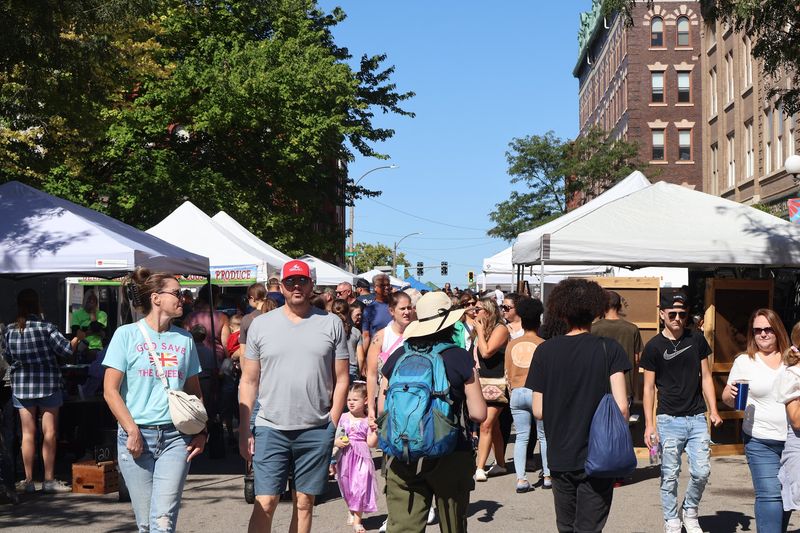 Downtown Bloomington Farmers' Market, Bloomington, IL