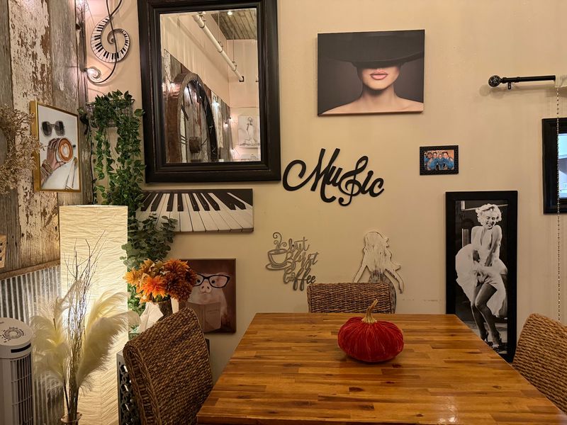 Eclectic Decor Worth A Second Look