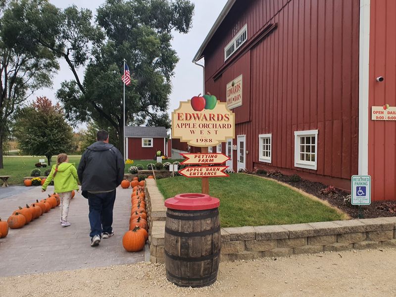 Edwards Apple Orchard West, Winnebago, IL
