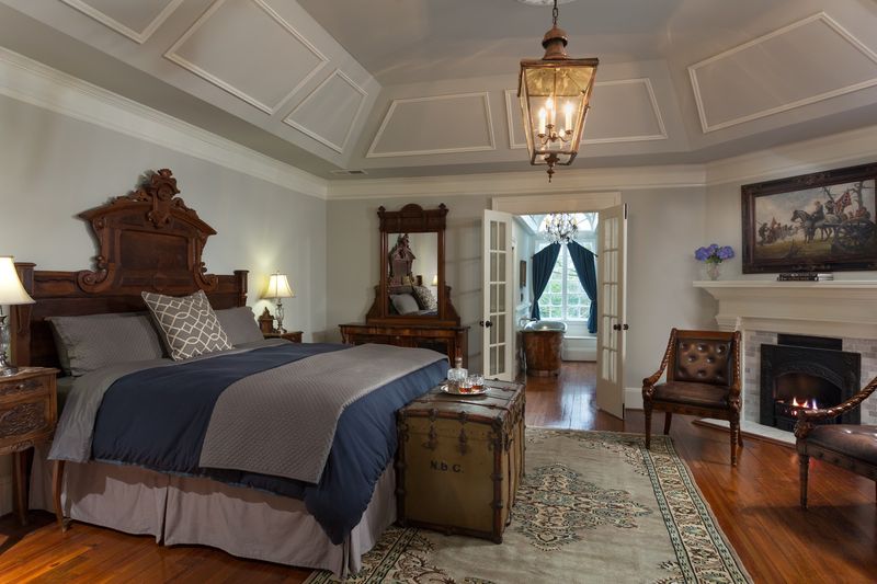 Eight Suites Dressed In Antique Charm