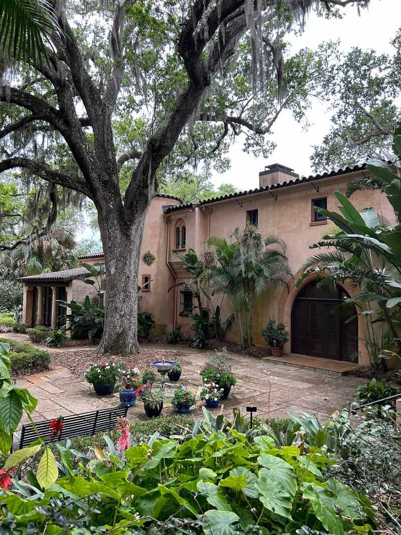 El Retiro, The Pinewood Estate El Retiro, The Pinewood Estate