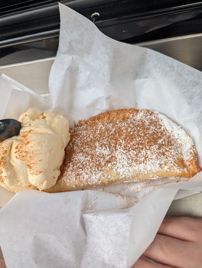 FRIED PIE GUY & CREAMERY, Rhome, TX