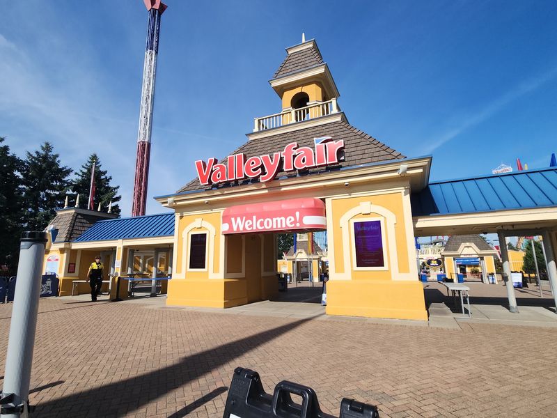 Fair-Style Concessions at Valleyfair, Shakopee, MN Fair-Style Concessions at Valleyfair, Shakopee, MN